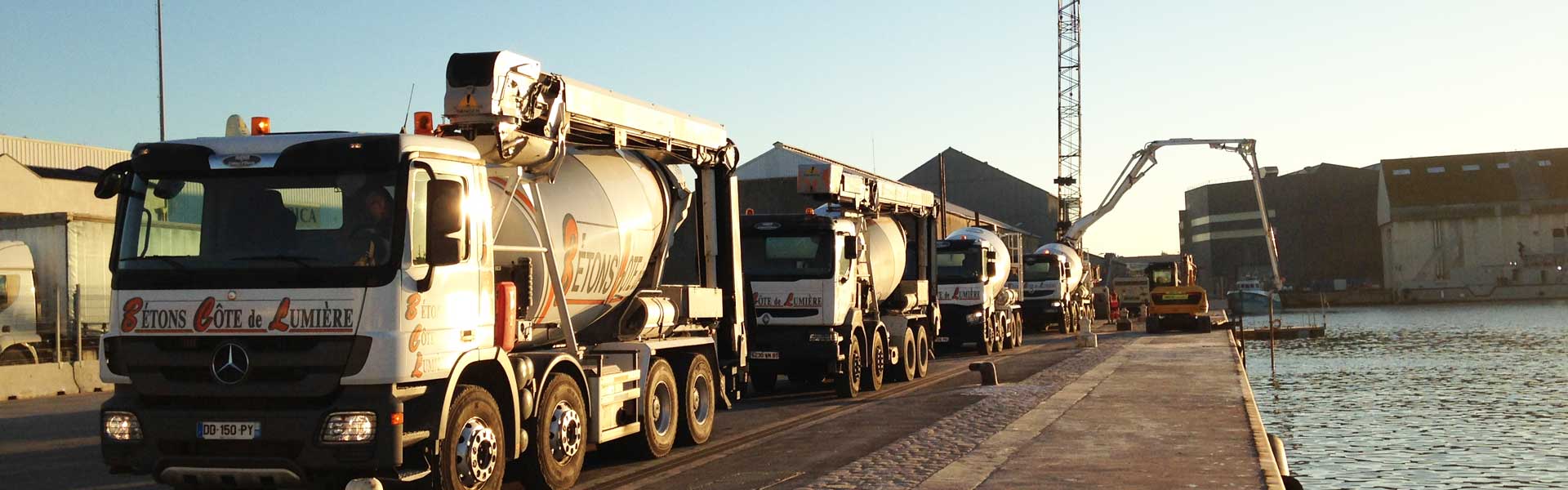 Bétons Côte de Lumière transporte tous bétons et chapes, prêts à l'emploi.